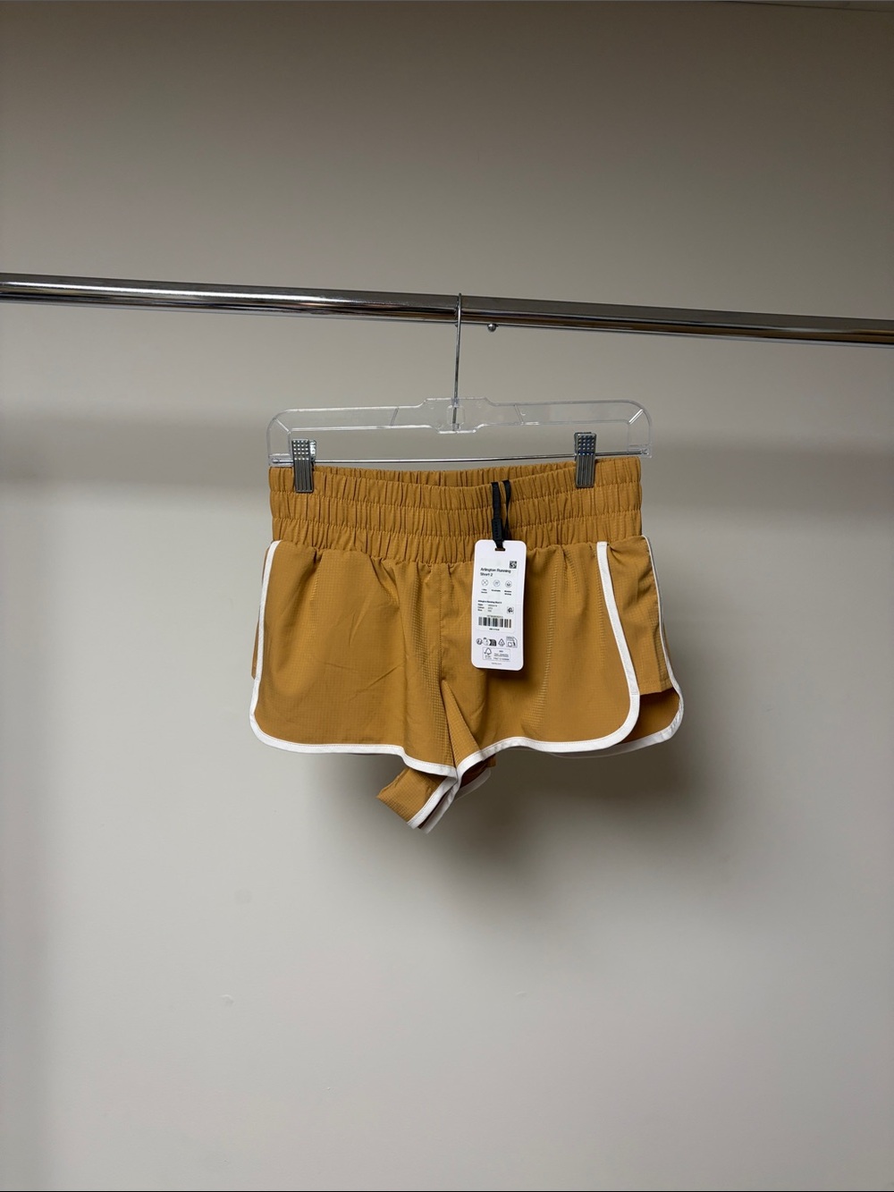 Varley arlington running short 2 apple cinnamon